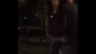 MARIDO ESQUECEU A CAMISINHA, ENTÃO TEVE QUE ASSISTIR O NEGÃO ESPORRAR DENTRO DA BUCETINHA DA ESPOSA